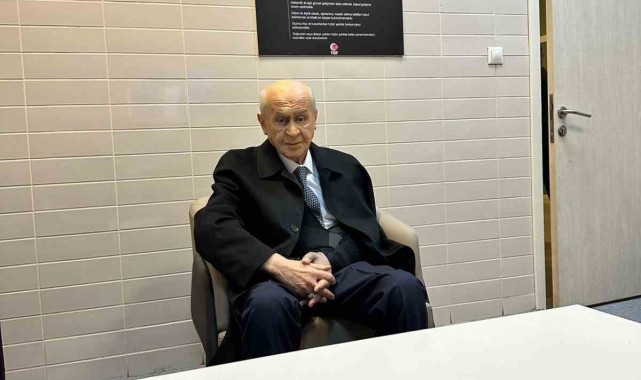 MHP Lideri Bahçeli kurultay öncesi omzunu burktu