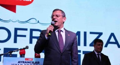 Özgür Özel Torbalı'da vatandaşlarla buluştu