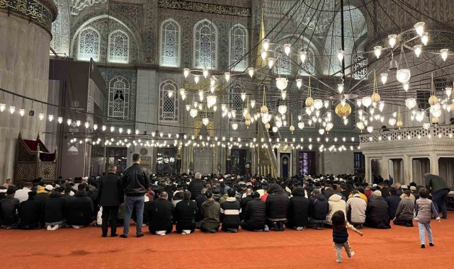 Ramazan ayının ilk teravih namazı kılındı
