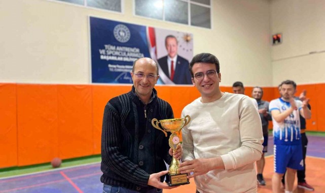 Selendi'de filenin şampiyonu Gençlik Spor oldu