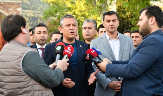 CHP Genel Başkanı Özel, Bayram Namazını Manisa'da Kıldı