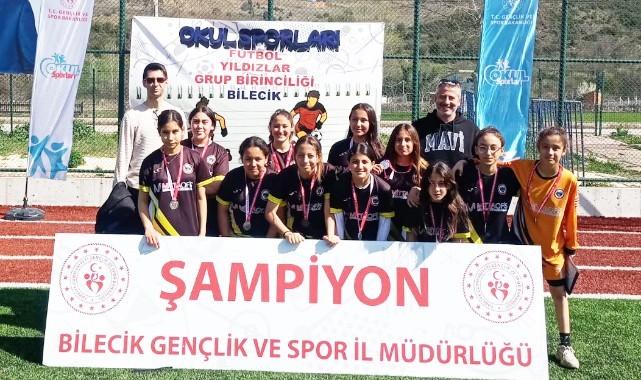 Çıkrıkçı Yaşar Kaziment Aybars Ortaokulu'nun yıldız kızları Türkiye yarı finallerinde