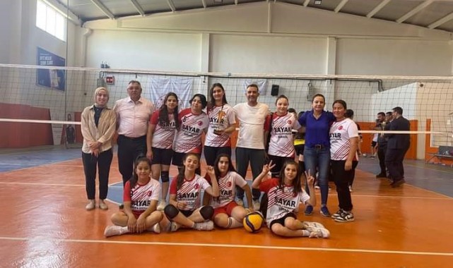 İlçede Yıldız Kızlar Voleybol Turnuvası tamamlandı
