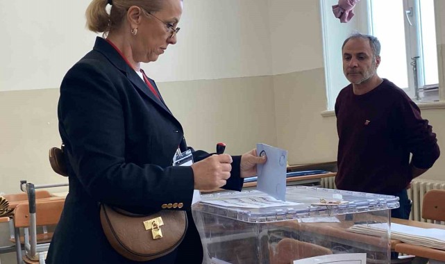 İzmir'de geçersiz oy sayısı 94 bin 435