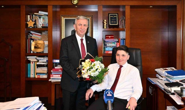 Mansur Yavaş 23 Nisan'da başkanlık koltuğunu Muhammed Uğur'a bıraktı
