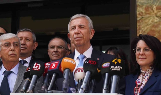 Mansur Yavaş mazbatasını aldı