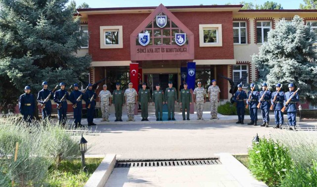 Genelkurmay Başkanı Orgeneral Gürak F-4 savaş uçağı ile uçtu