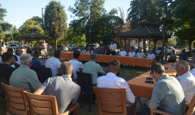 Manisa'da protokol vatandaşlarla bayramlaştı