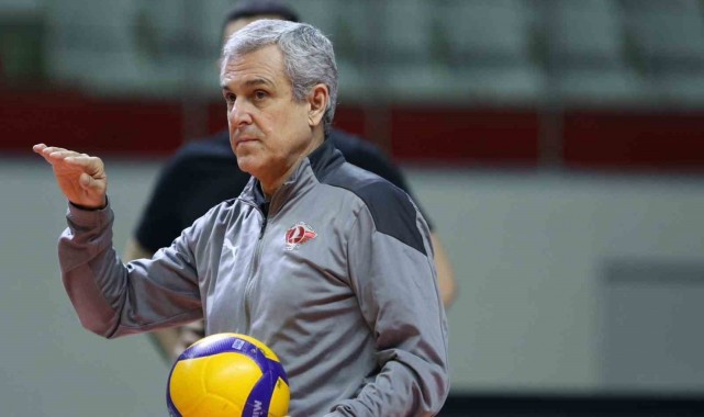 Türk Hava Yolları, başantrenör Ze Roberto ile sözleşme yeniledi