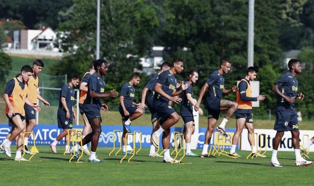 Fenerbahçe, günü çift antrenmanla tamamladı
