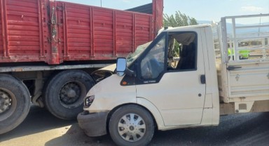 Salihli'de zincirleme trafik kazasında 3 kişi yaralandı