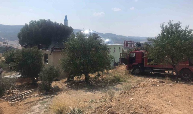 Cami lojmanında yangın korkuttu