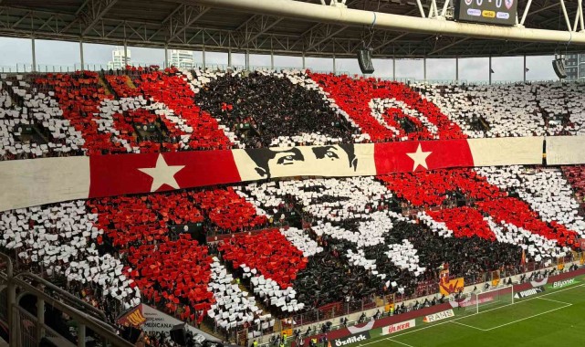 Galatasaray taraftarından, Mustafa Kemal Atatürk için koreografi