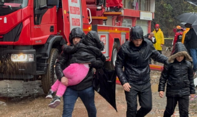 Rize’de heyelan: Ölü ve yaralılar var