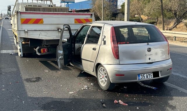 Turgutlu'da otomobil kamyonete çarptı; 3 yaralı