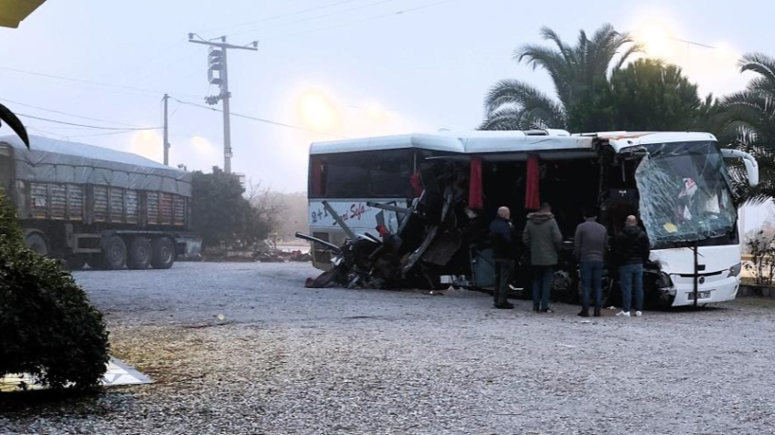 Ege'de otobüs kazası sonucu İngiliz turist hayatını kaybetti