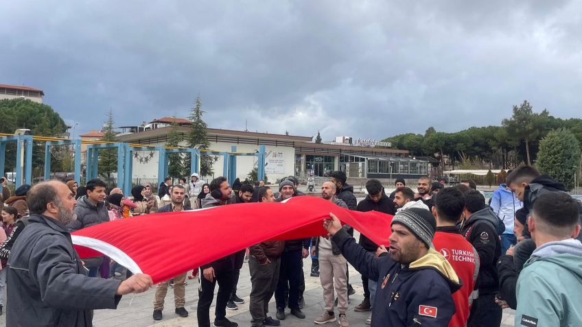 İlçede Suriyeli vatandaşlardan özgürlük yürüyüşü