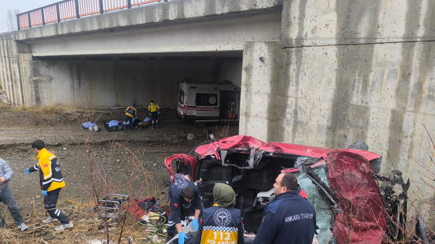 Başkent'te feci kaza, otomobil şarampole uçtu: 5 ölü!