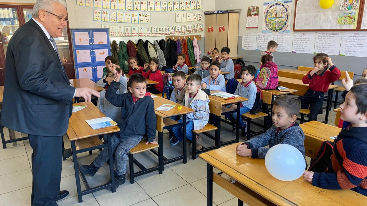 Alaşehir'de 17 bin 246 öğrenci karne heyecanı yaşadı