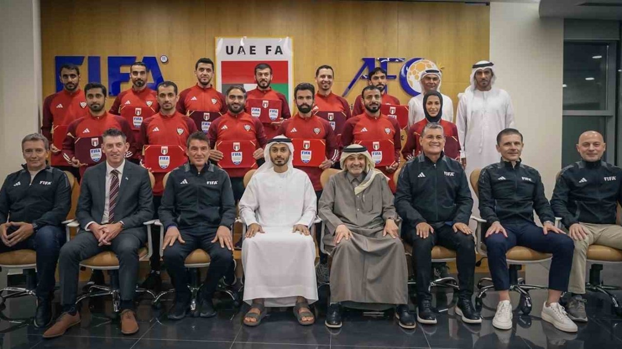 Cüneyt Çakır, FIFA’nın hakem seminerine eğitimci olarak katıldı