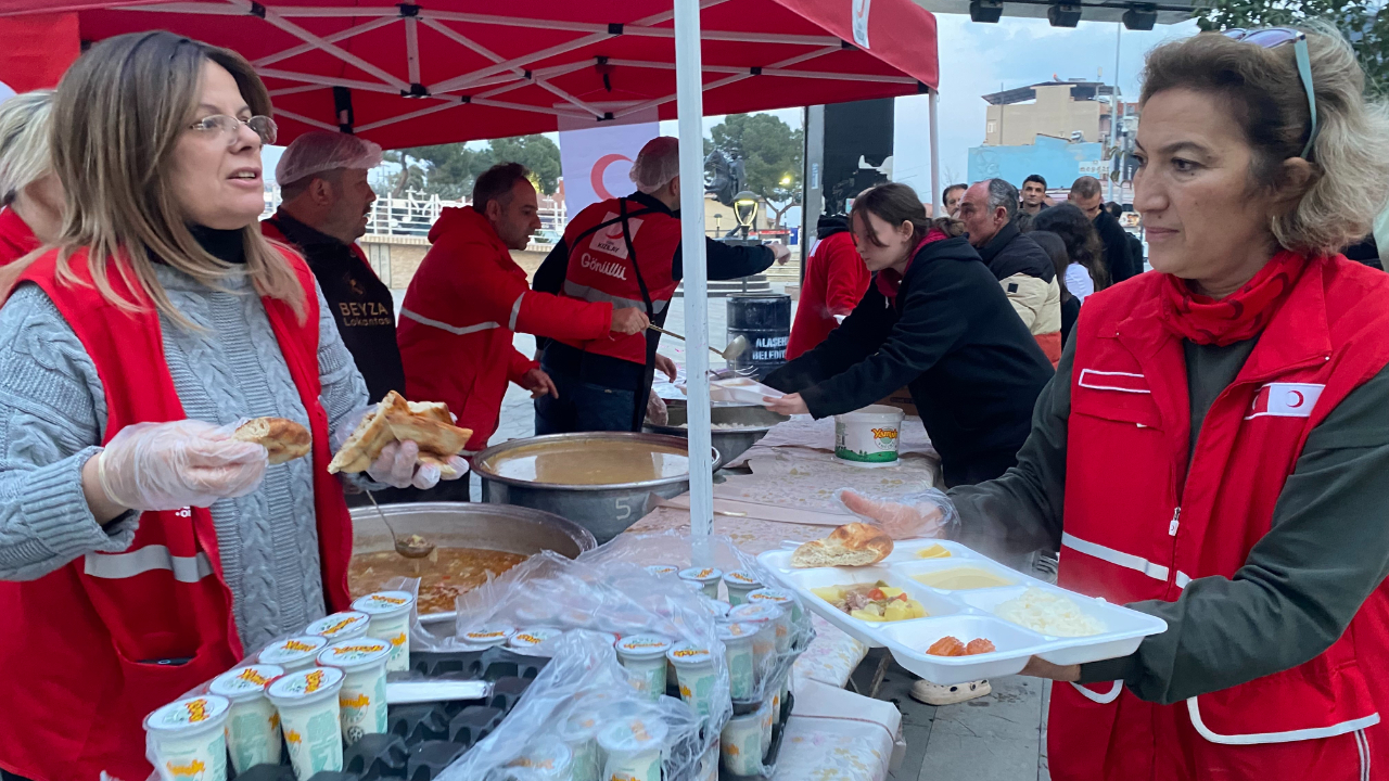 Alaşehir Kızılay'dan 350 kişilik iftar