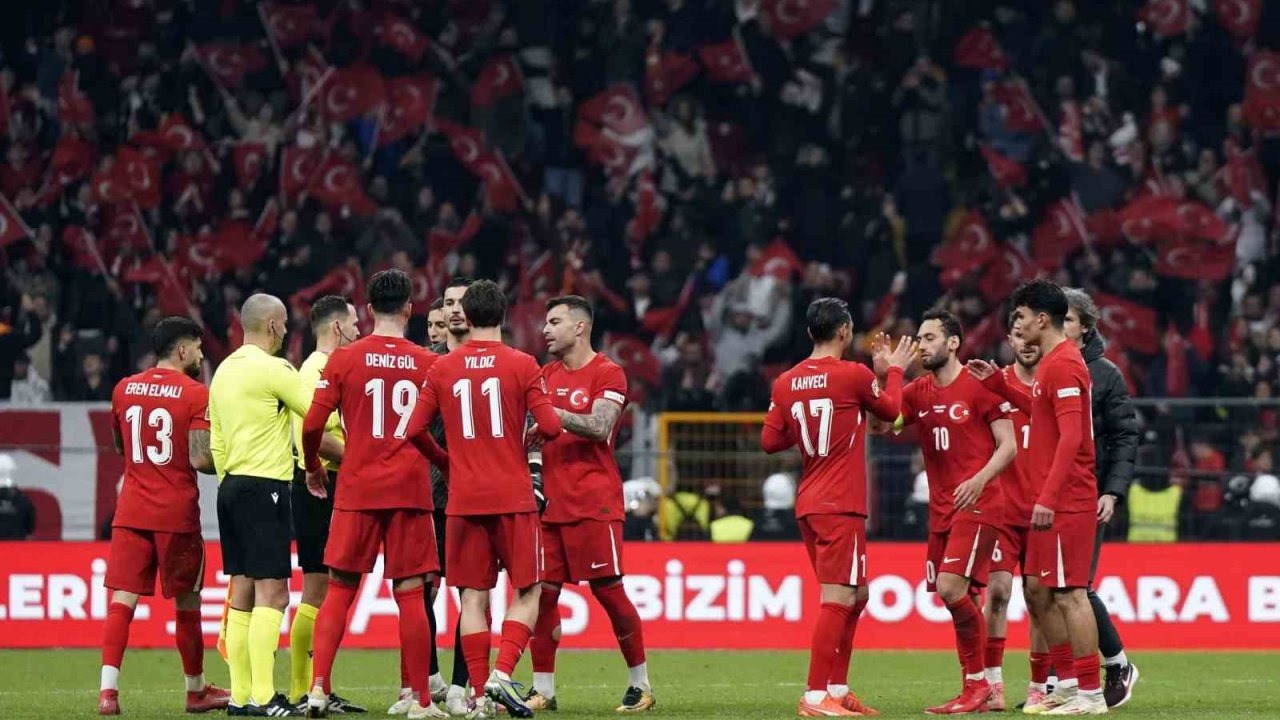 Maç sonu mililer büyük sevinç yaşadı