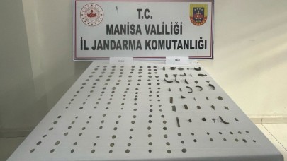 Tarihi objeler ve sikkeleri satmak isterken jandarmaya yakalandı