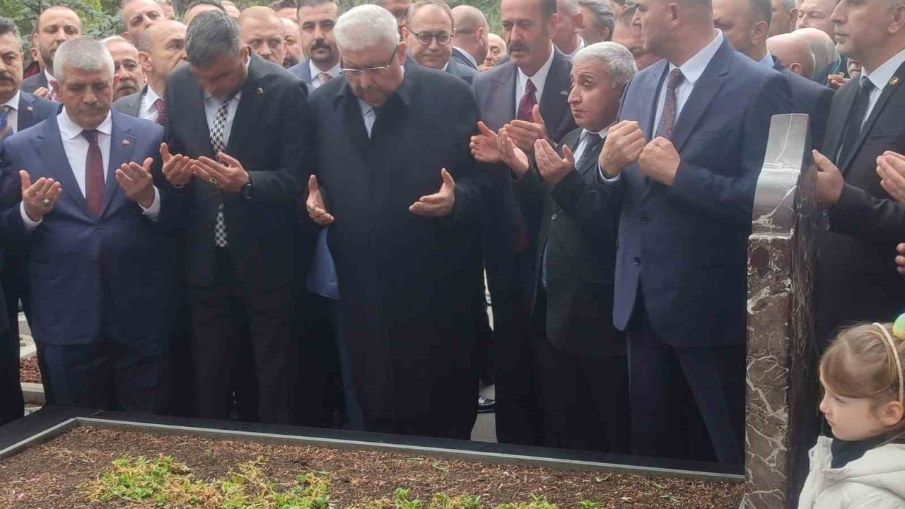 MHP’nin Kurucu Lideri Alparslan Türkeş, mezarı başında anıldı