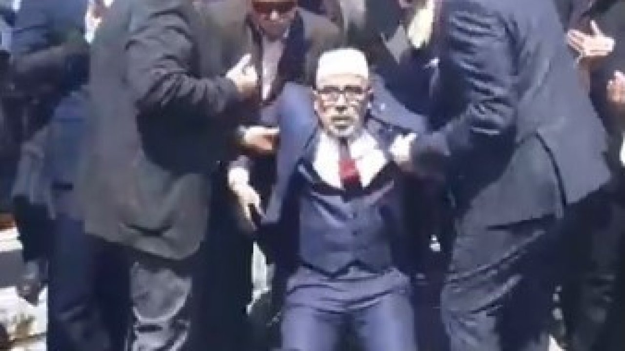 Başbuğ Türkeş’i anma programında dua eden imam bayıldı