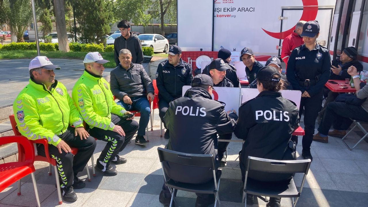 İlçe'de polislerden kan bağışına destek