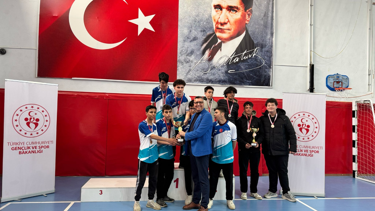 Manisa'da Roketler İl Birinciliği İçin Ateşlendi