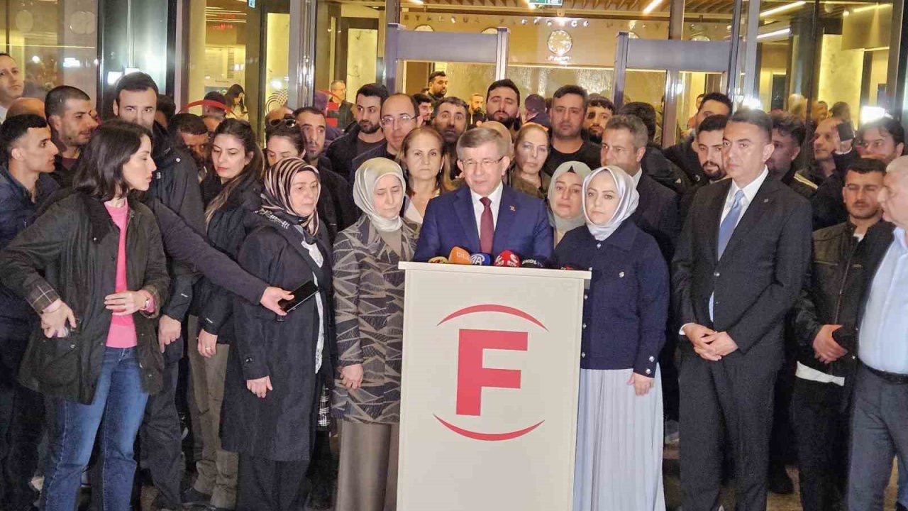 Gelecek Partisi Genel Başkanı Davutoğlu, Sırrı Süreyya Önder’i hastanede ziyaret etti