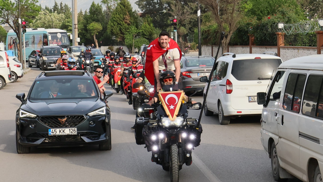 Avrupa Şampiyonu Kerem Kamal’a Manisa’da Coşkulu Karşılama