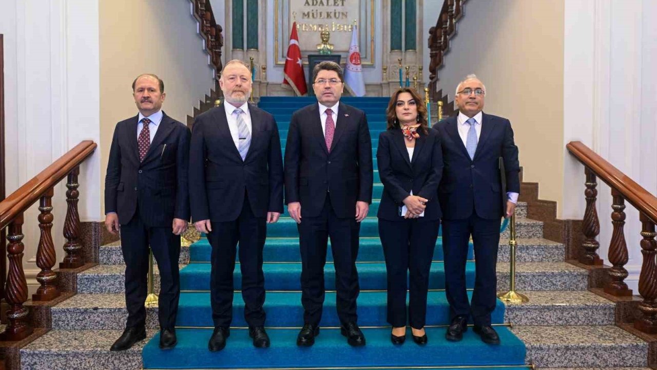 Bakan Tunç, DEM Parti heyetiyle bir araya geldi