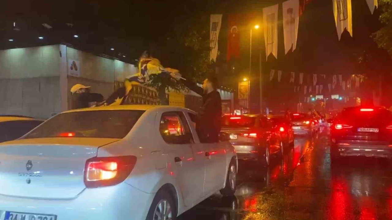 Fenerbahçe’nin Euroleague şampiyonluğu Bağdat Caddesi’ni bayram yerine çevirdi
