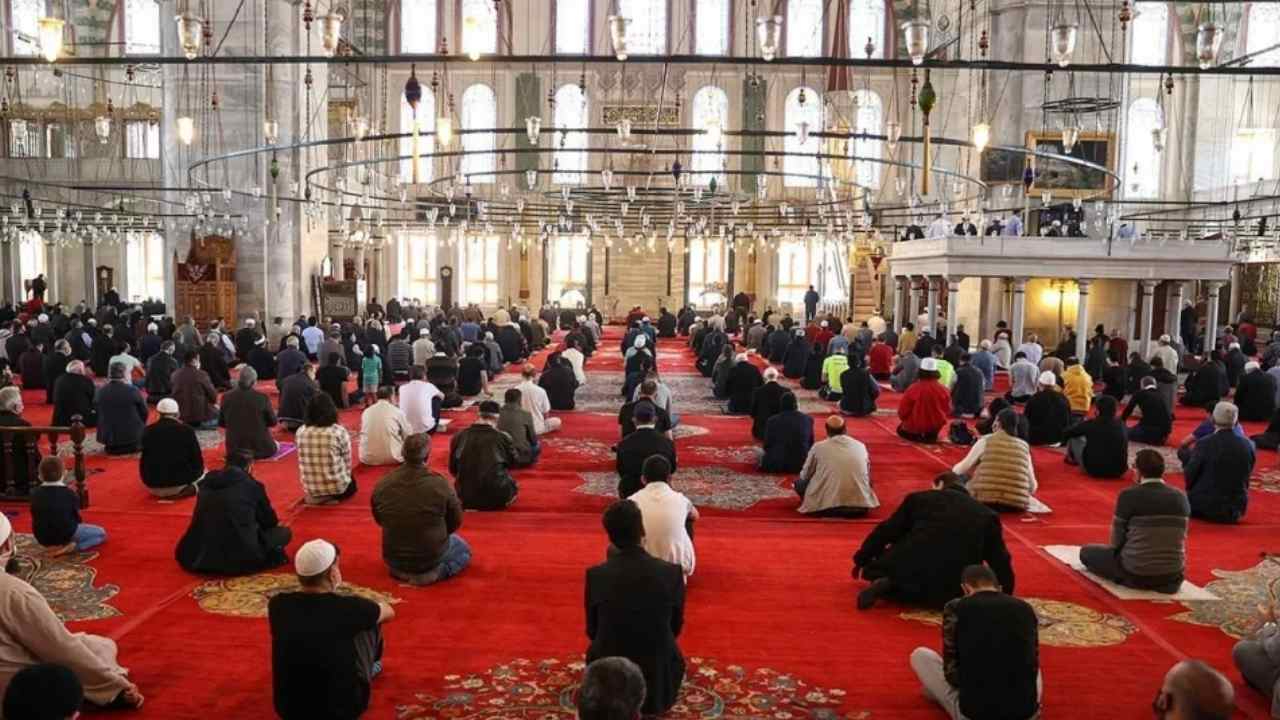 Manisa’da Kurban Bayramı Namazı Saat Kaçta Kılınacak? İlçe İlçe Bayram Namazı Vakitleri
