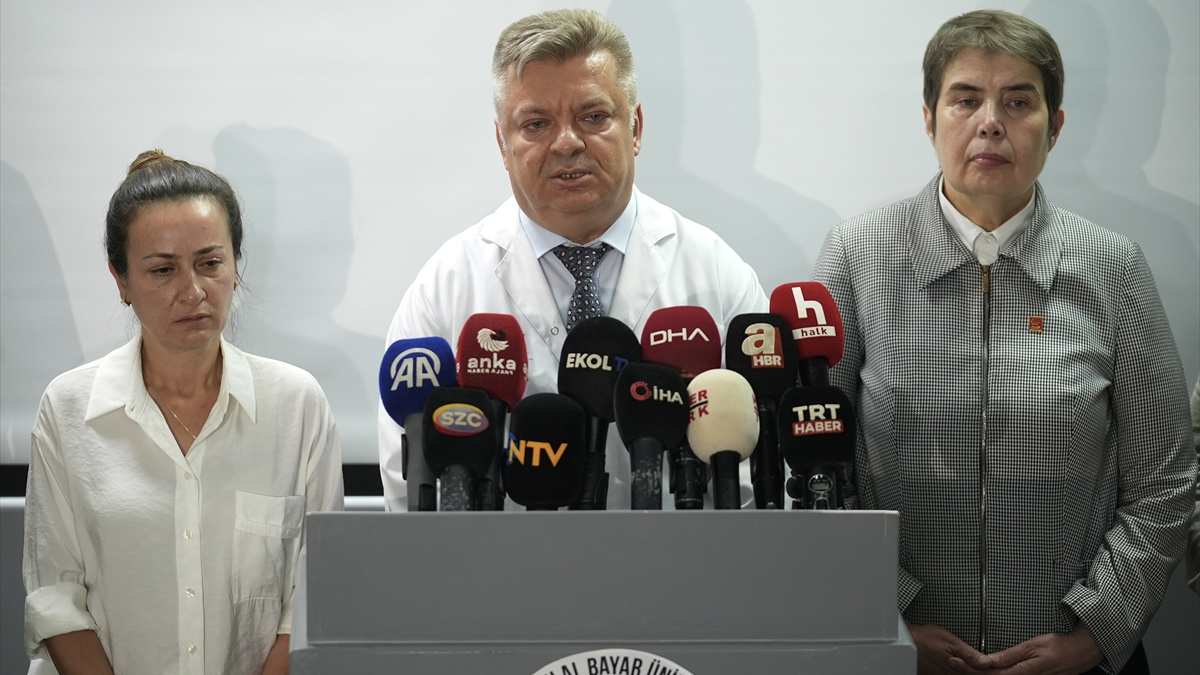 Ferdi Zeyrek'in sağlık durumuna ilişkin Başhekim Topçu'dan açıklama: 'Genel durumu kritik'
