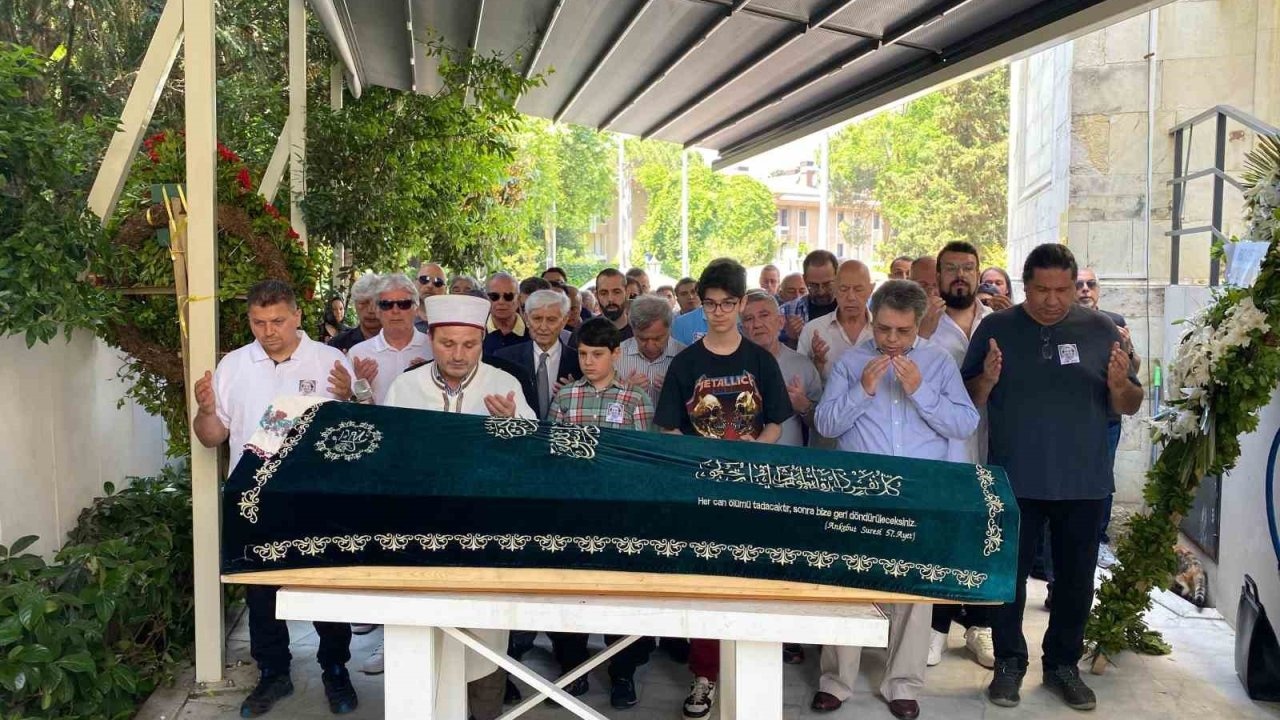 Uğruna şiirler yazılmıştı...Mona Roza Muazzez Akkaya Giray son yolcuğuna uğurlandı...