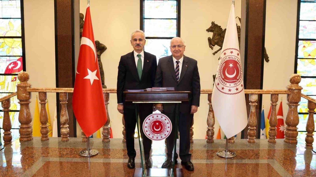 Bakan Güler, Ulaştırma ve Altyapı Bakanı Uraloğlu ile bir araya geldi