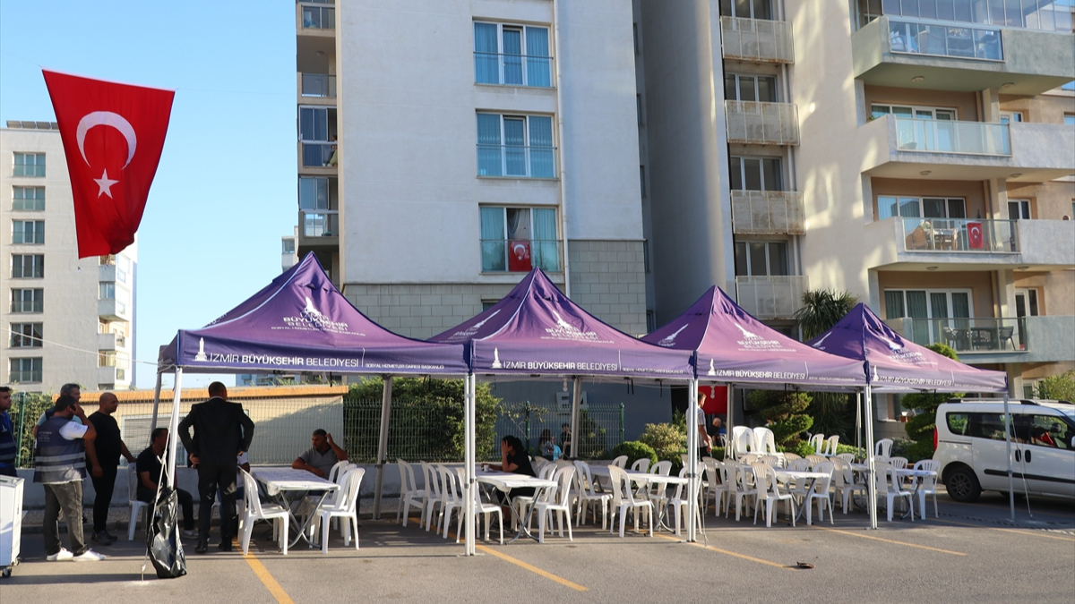 Şehit Üsteğmen Ege Akar'ın İzmir'deki ailesine şehadet haberi verildi