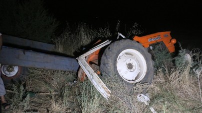 Manisa'da kaza! Kamyon traktörü biçti: 1 ölü