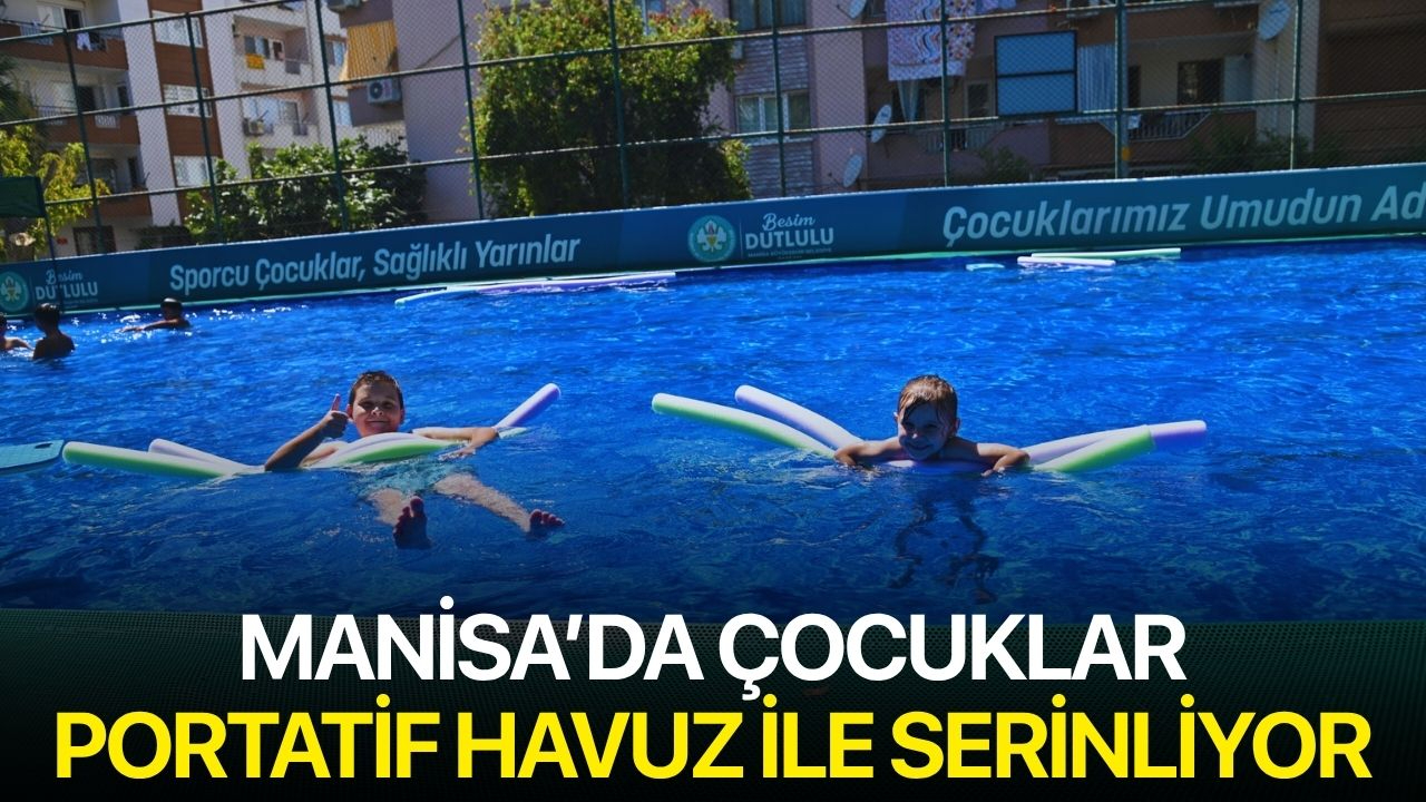 Manisa’da çocuklar portatif havuz ile serinliyor
