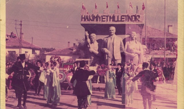 ATATÜRK VE CUMHURİYET KALESİ ANITI YA DA 50. YIL ALANI