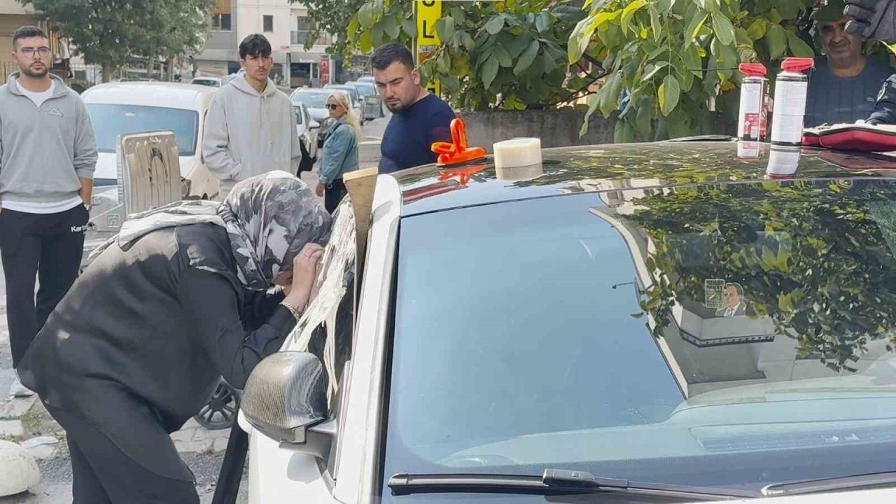 2 yaşındaki çocuk saatlerce otomobilde kilitli kaldı!