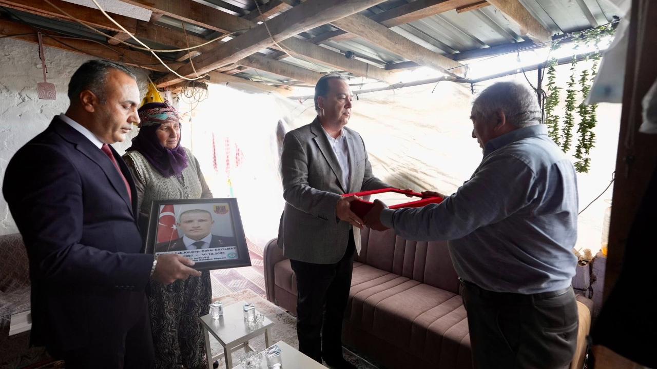 Başkan Dutlulu’dan Manisalı şehidin ailesine taziye ziyareti