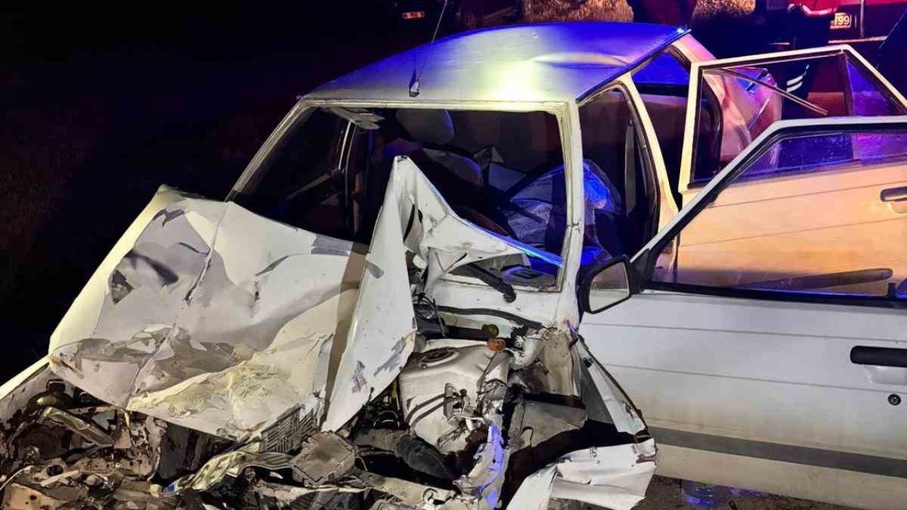 Başkent’te feci kaza: Otomobil traktöre çarptı, 1 ölü, 1 yaralı!