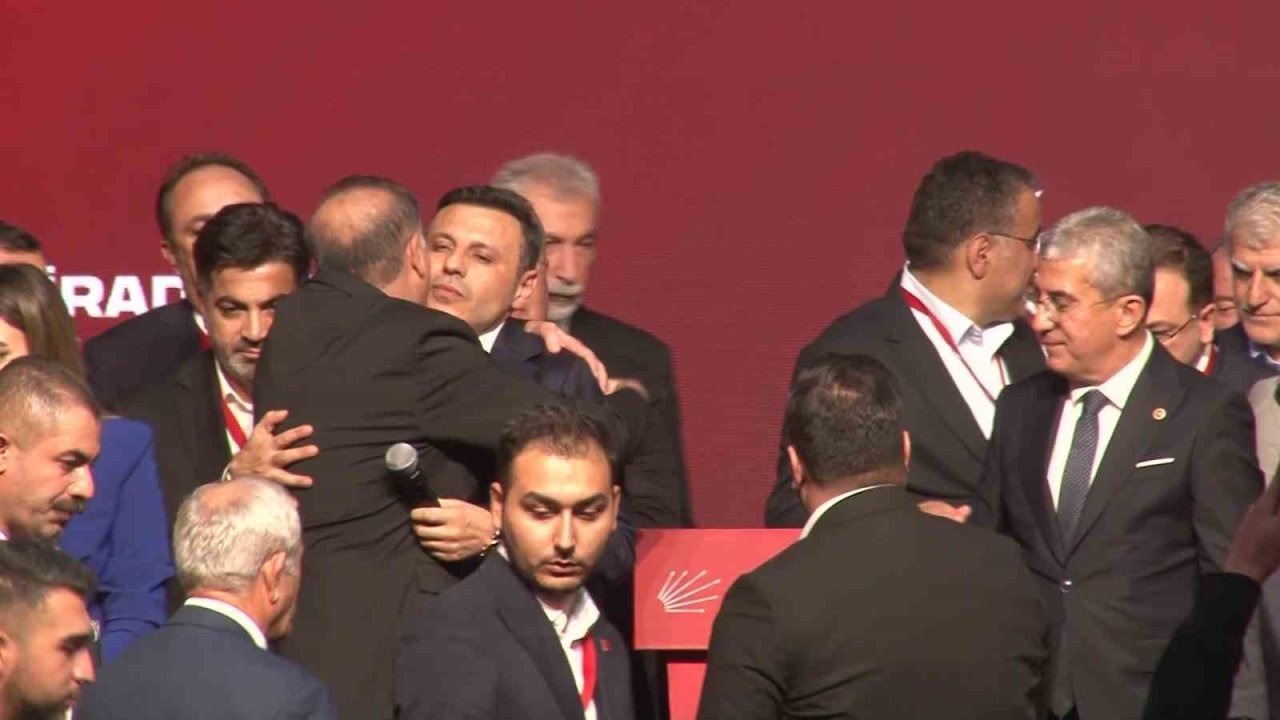 CHP'de Özgür Çelik yeniden İstanbul il başkanı