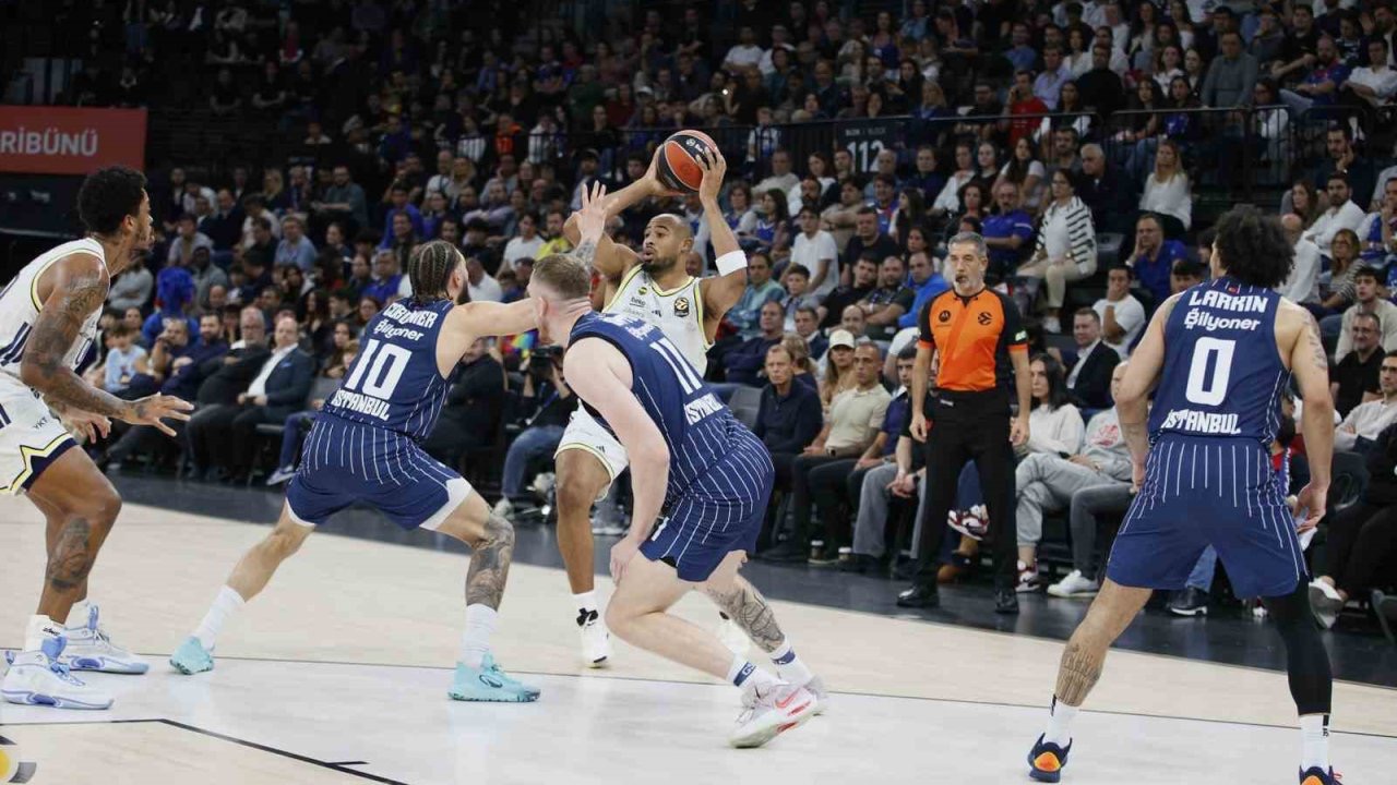 Euroleague: A. Efes: 69 - Fenerbahçe: 79