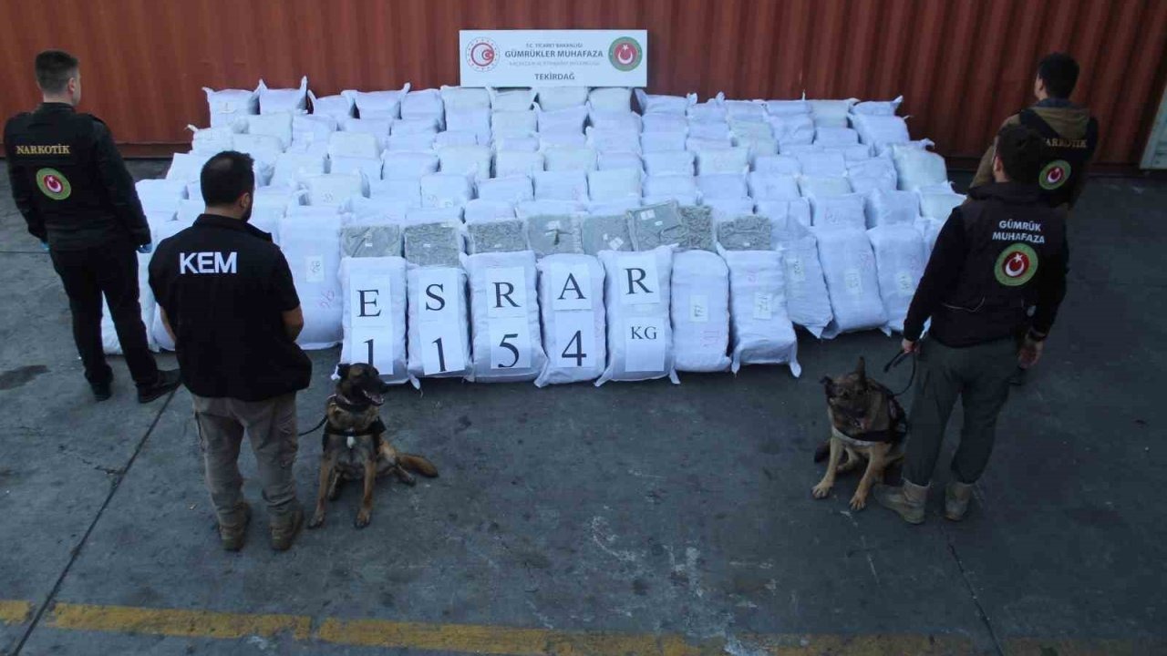 Gümrükler Muhafaza Ekiplerince, toplam 809 milyon lira değerinde uyuşturucu madde ele geçirildi