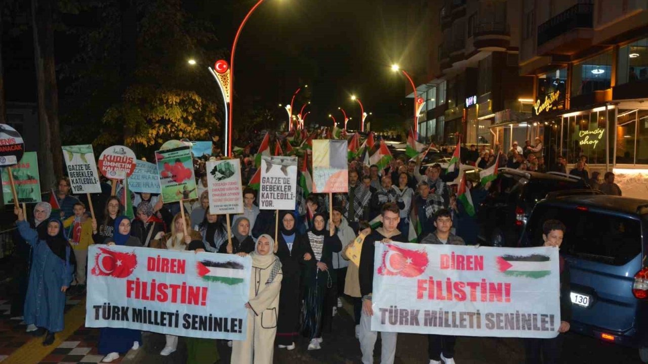İlçede binlerce kişi Filistin’e destek için yürüdü
